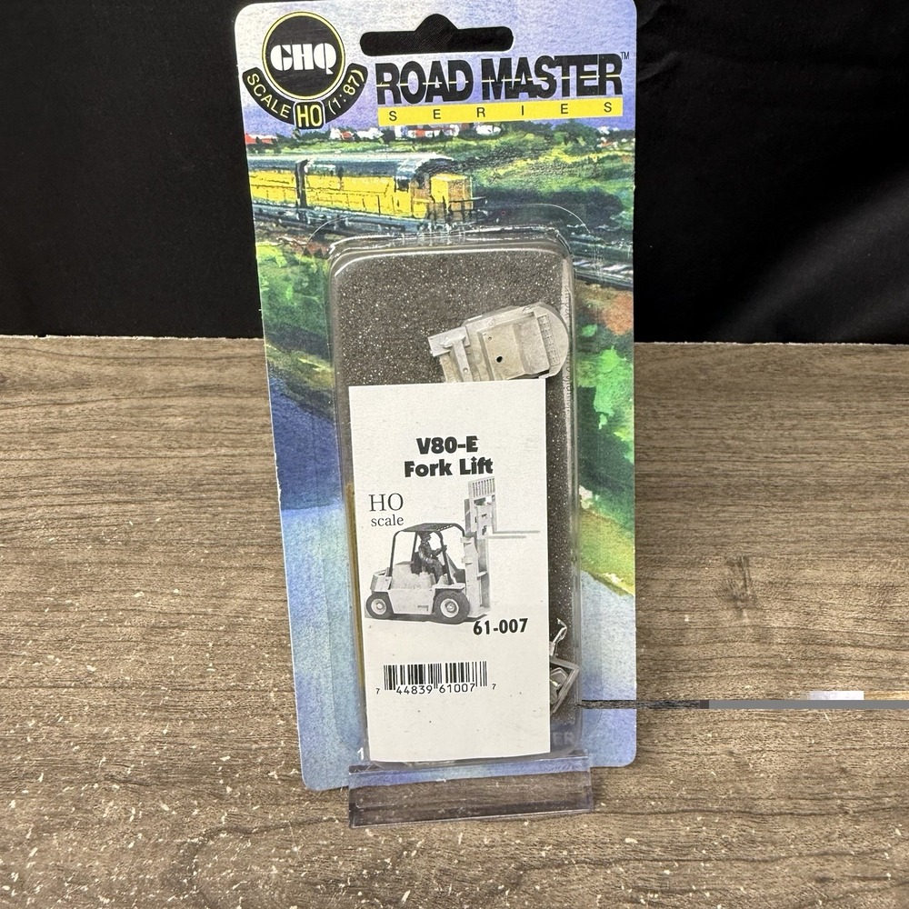 GHQ V80E Forklift w/ Operator Figure HO Scale Unpainted Pewter Kit 61007